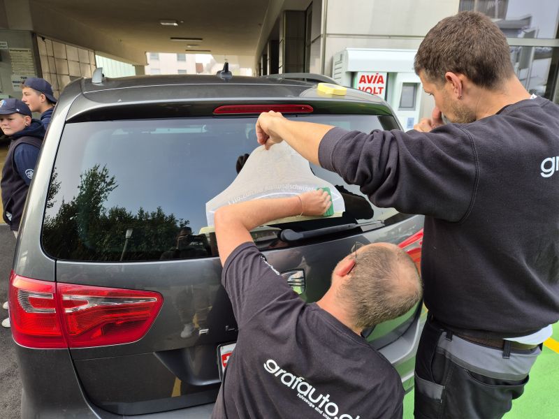 20250920 heckscheibenklebeaktion