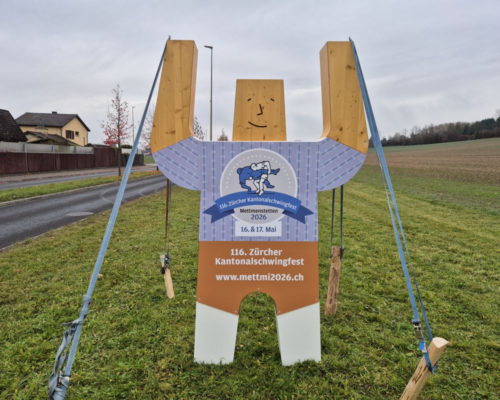 Die erste Schwingerfigur steht